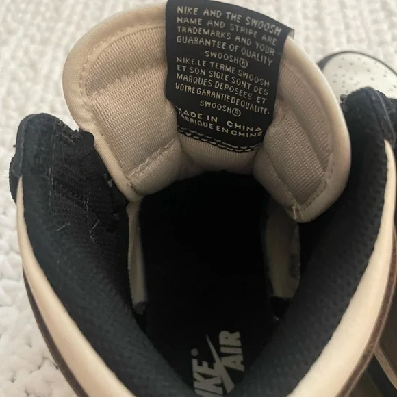 Jordan 1s Mocha high - Picture 4 of 4